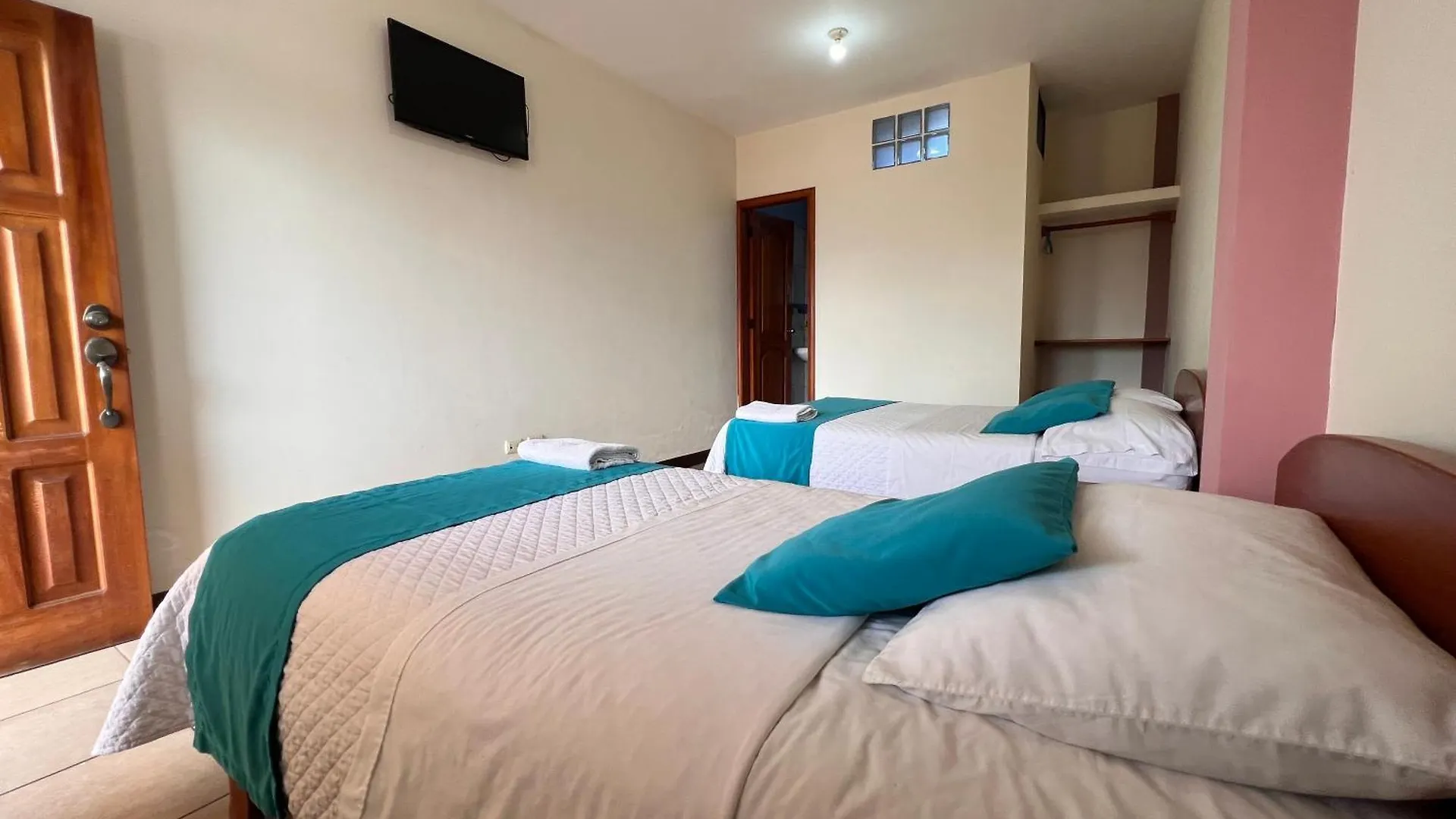 Hostal Casa Cascada Puerto Ayora  3*, Puerto Ayora (Galapagos Islands)
