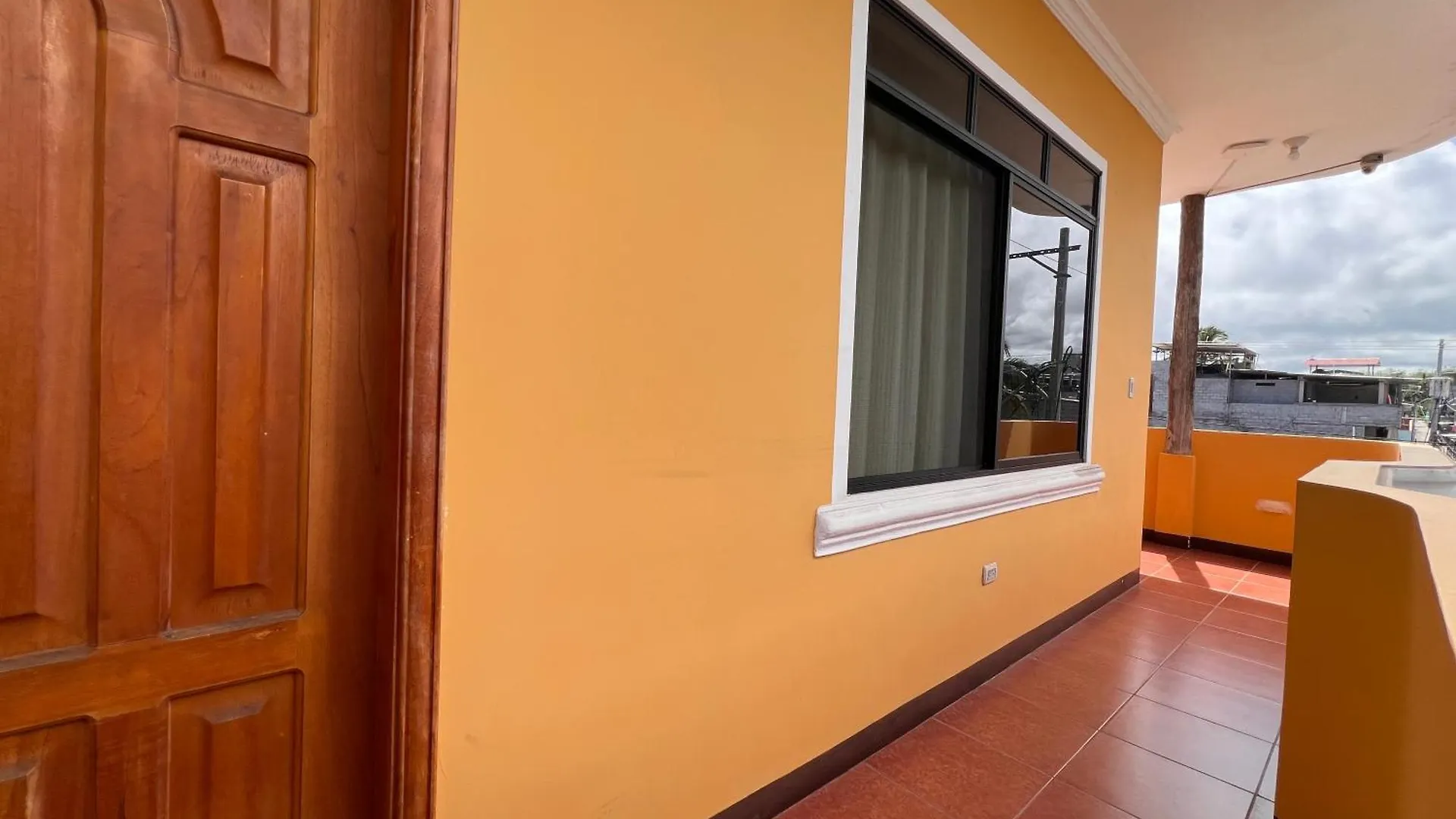Hostal Casa Cascada Puerto Ayora  Ecuador