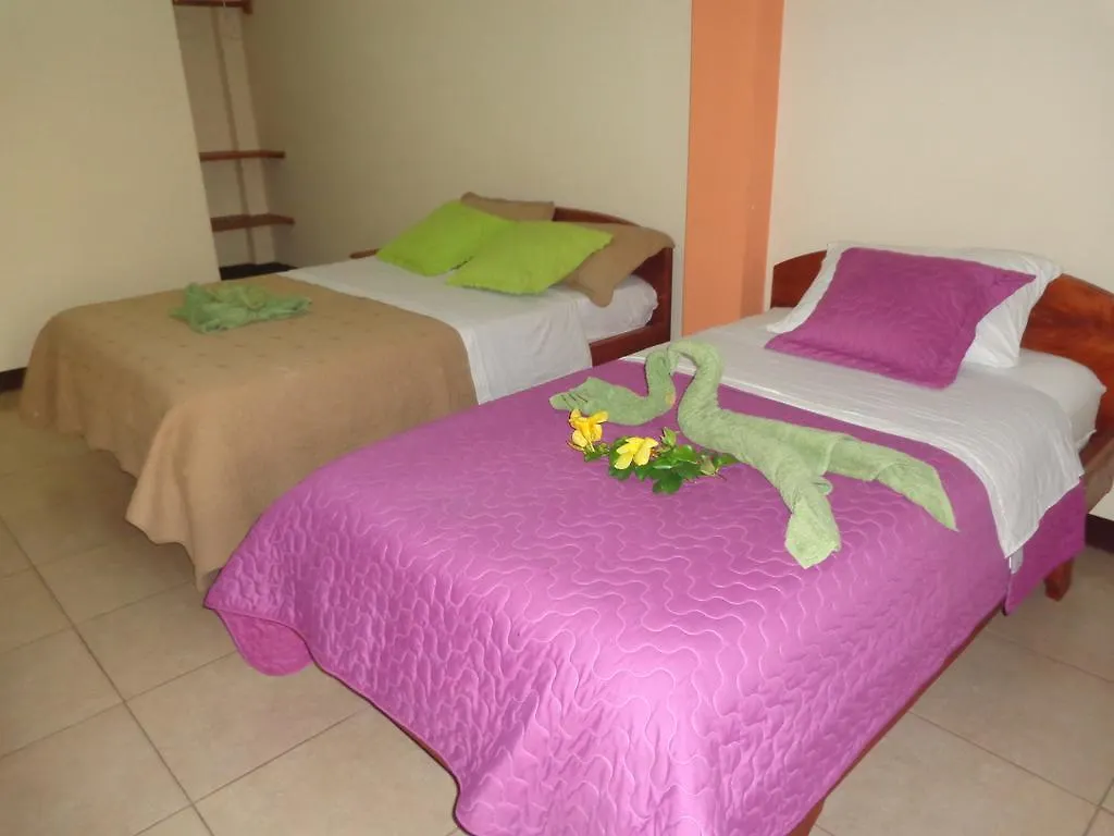 Pensión Hostal Casa Cascada Puerto Ayora