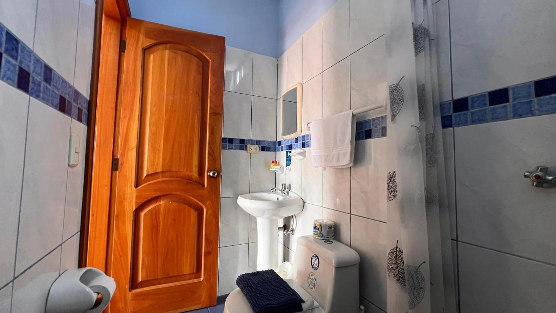 Hostal Casa Cascada Puerto Ayora