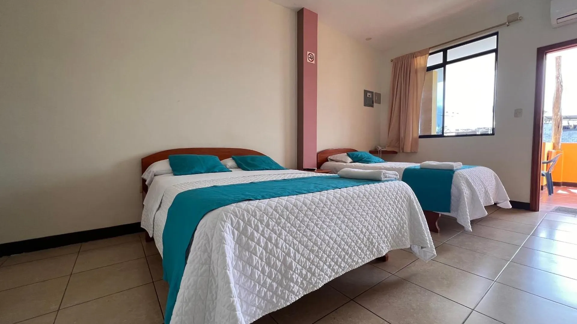 פורטו איורה Hostal Casa Cascada 3*, פורטו איורה אקוודור