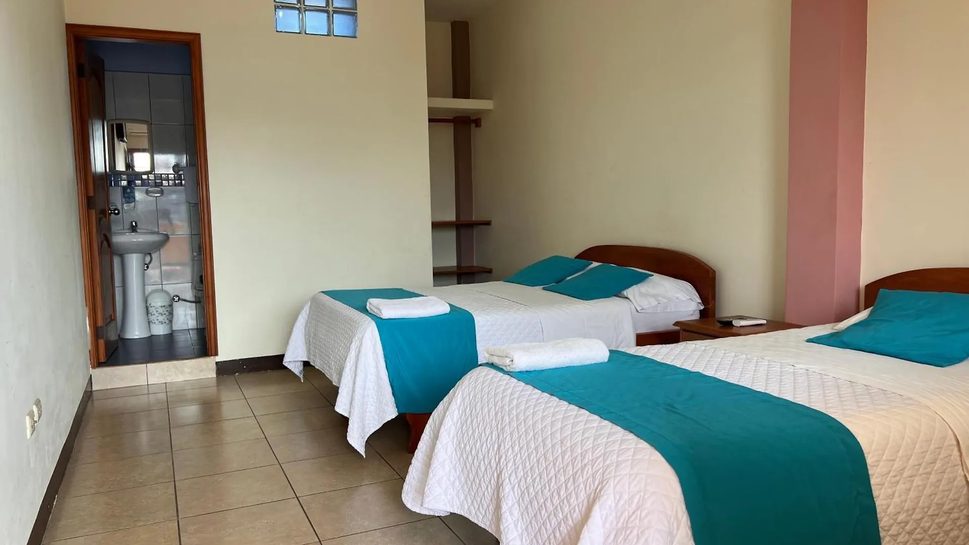 בית הארחה פורטו איורה Hostal Casa Cascada