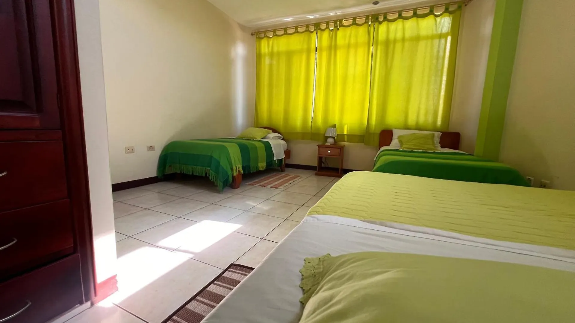 Hostal Casa Cascada Puerto Ayora  3*, Puerto Ayora (Galapagos Islands)