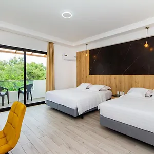 Отель Grand Leon Marino Galapagos